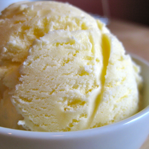 Lemon & ginger ice cream tub