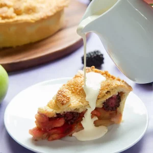 8'' Blackberry & Apple Pie